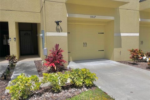 Townhouse in New Port Richey, Florida 3 bedrooms, 149.29 sq.m. № 1157027 - photo 2