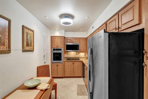 Condo in Fort Lauderdale, Florida, 1 bedroom  № 929231 - photo 13