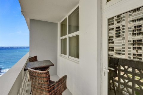 Condo in Fort Lauderdale, Florida, 1 bedroom  № 929231 - photo 27