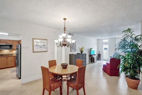 Condo in Fort Lauderdale, Florida, 1 bedroom  № 929231 - photo 6