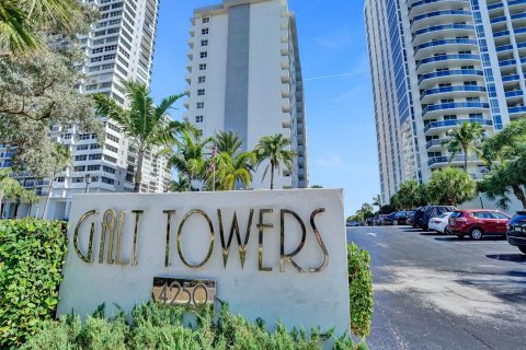 Condo in Fort Lauderdale, Florida, 1 bedroom  № 929231 - photo 1