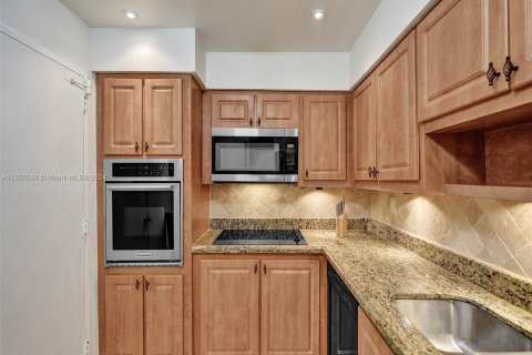 Condo in Fort Lauderdale, Florida, 1 bedroom  № 929231 - photo 11