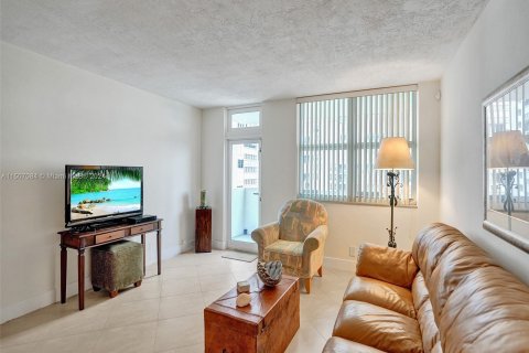 Condo in Fort Lauderdale, Florida, 1 bedroom  № 929231 - photo 23