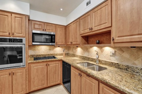 Condo in Fort Lauderdale, Florida, 1 bedroom  № 929231 - photo 10