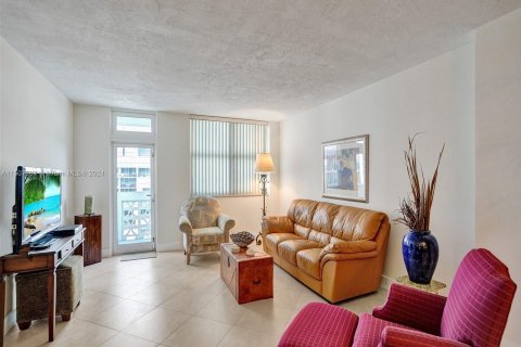 Condo in Fort Lauderdale, Florida, 1 bedroom  № 929231 - photo 24