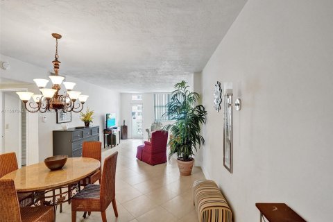 Condo in Fort Lauderdale, Florida, 1 bedroom  № 929231 - photo 15