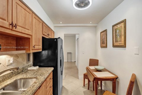 Condo in Fort Lauderdale, Florida, 1 bedroom  № 929231 - photo 14