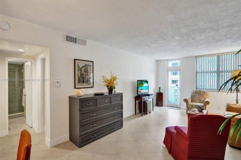 Condo in Fort Lauderdale, Florida, 1 bedroom  № 929231 - photo 19