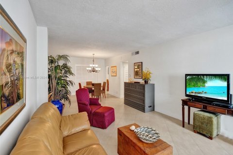 Condo in Fort Lauderdale, Florida, 1 bedroom  № 929231 - photo 21