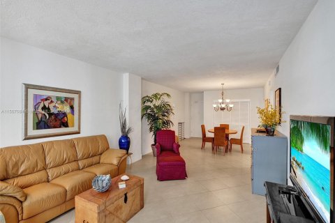 Condo in Fort Lauderdale, Florida, 1 bedroom  № 929231 - photo 22