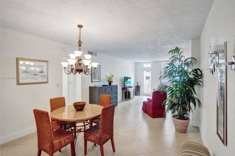 Condo in Fort Lauderdale, Florida, 1 bedroom  № 929231 - photo 16