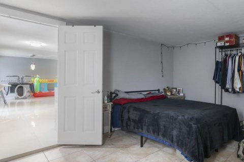 Купить виллу или дом в Маргит, Флорида 4 спальни, 186.18м2, № 929265 - фото 14