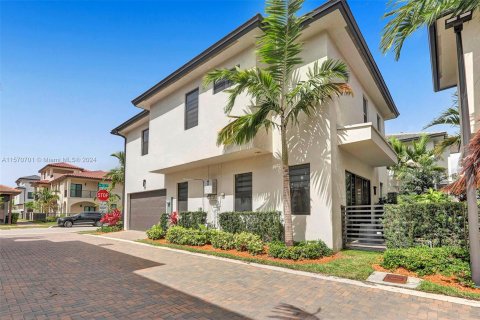 Casa en venta en Doral, Florida, 4 dormitorios, 202.16 m2 № 1127119 - foto 1