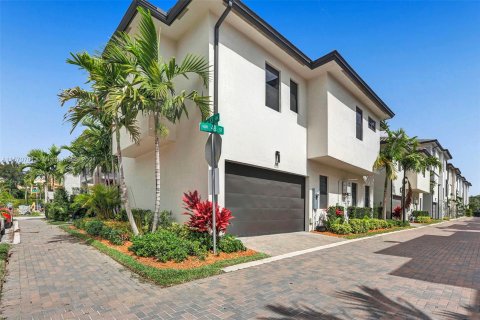 Casa en venta en Doral, Florida, 4 dormitorios, 202.16 m2 № 1127119 - foto 3