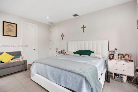 Casa en venta en Doral, Florida, 4 dormitorios, 202.16 m2 № 1127119 - foto 9