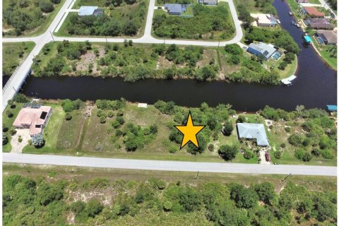 Terreno en venta en Port Charlotte, Florida № 946989 - foto 3