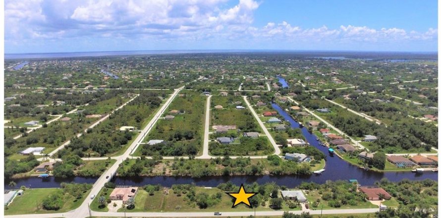 Land in Port Charlotte, Florida № 946989