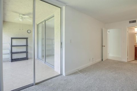 Condo in Delray Beach, Florida, 2 bedrooms  № 682313 - photo 25