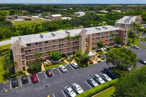 Condo in Delray Beach, Florida, 2 bedrooms  № 682313 - photo 5