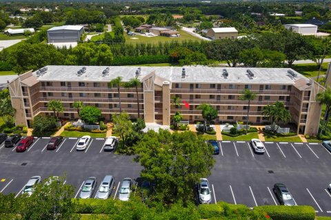 Condo in Delray Beach, Florida, 2 bedrooms  № 682313 - photo 6