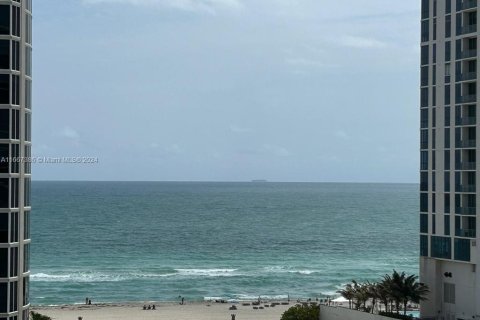 Condo in Sunny Isles Beach, Florida, 2 bedrooms  № 1387973 - photo 3