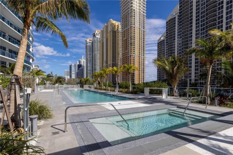 Condo in Sunny Isles Beach, Florida, 2 bedrooms  № 1387973 - photo 22