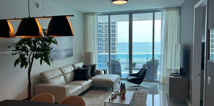 Condo in Sunny Isles Beach, Florida, 2 bedrooms  № 1387973