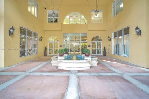 Apartment in Coral Gables, Florida 2 bedrooms, 109.07 sq.m. № 1387972 - photo 1