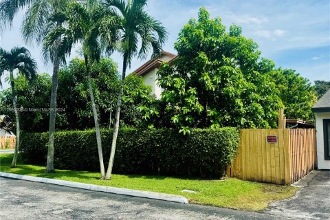 House in Miami, Florida 3 bedrooms, 142.88 sq.m. № 1402855 - photo 3