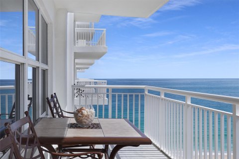 Condo in Fort Lauderdale, Florida, 2 bedrooms  № 989299 - photo 1