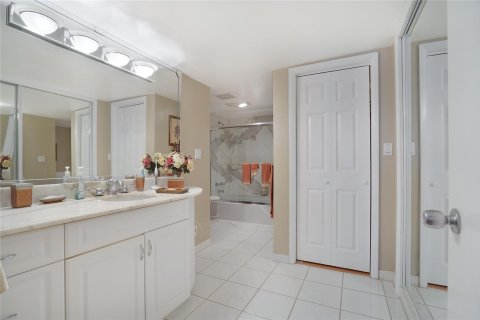 Condo in Fort Lauderdale, Florida, 2 bedrooms  № 989299 - photo 24