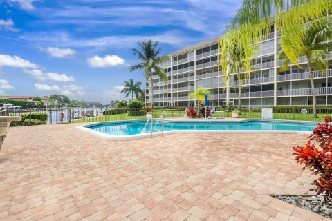 Condo in Deerfield Beach, Florida, 2 bedrooms  № 959504 - photo 23