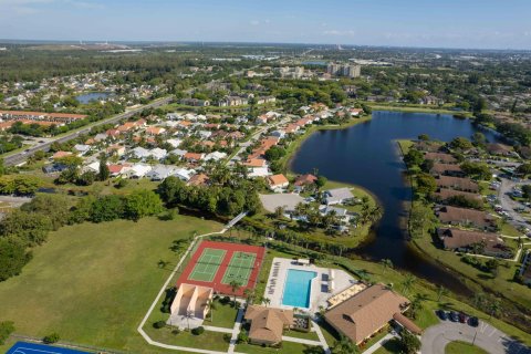 Villa ou maison à vendre à West Palm Beach, Floride: 2 chambres, 134.43 m2 № 1103558 - photo 1