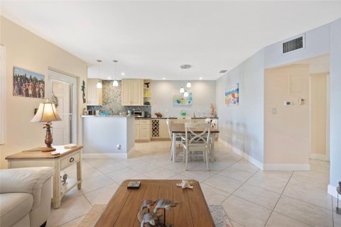 Condo in Pompano Beach, Florida, 2 bedrooms  № 1103595 - photo 2