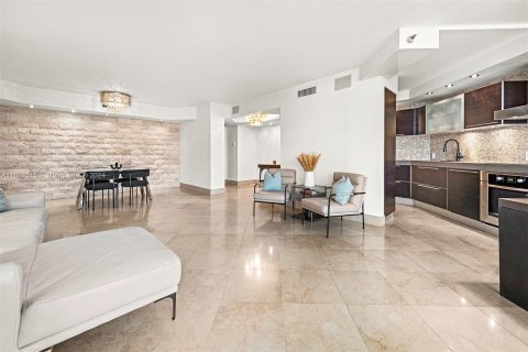 Condo in Aventura, Florida, 2 bedrooms  № 1238378 - photo 12