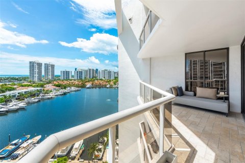 Condo in Aventura, Florida, 2 bedrooms  № 1238378 - photo 2