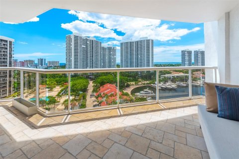 Condo in Aventura, Florida, 2 bedrooms  № 1238378 - photo 1