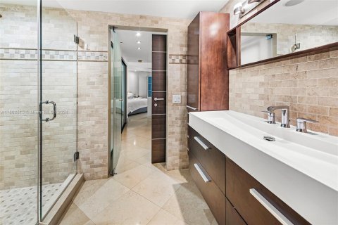 Condo in Aventura, Florida, 2 bedrooms  № 1238378 - photo 25