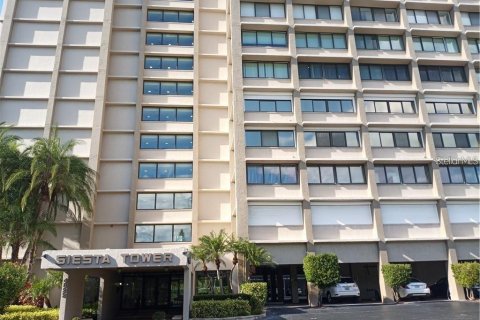 Condominio en alquiler en Sarasota, Florida, 1 dormitorio, 76.18 m2 № 1346141 - foto 1