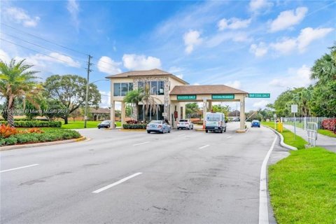 Condo in Pembroke Pines, Florida, 2 bedrooms  № 1177778 - photo 20