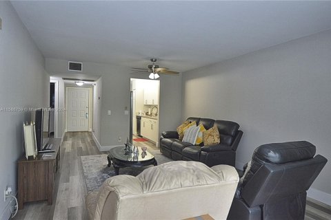 Copropriété à vendre à Pembroke Pines, Floride: 2 chambres, 102.19 m2 № 1177778 - photo 18