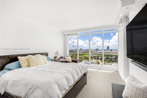 Condo in Miami Beach, Florida, 3 bedrooms  № 1158942 - photo 13