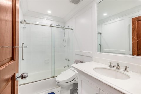 Condo in Miami Beach, Florida, 3 bedrooms  № 1158942 - photo 17