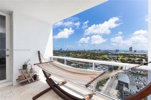 Condo in Miami Beach, Florida, 3 bedrooms  № 1158942 - photo 19