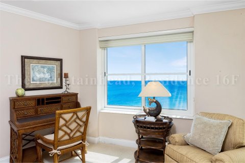 Condo in Lauderdale-by-the-Sea, Florida, 2 bedrooms  № 815301 - photo 23
