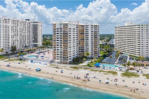 Condominio en venta en Lauderdale-by-the-Sea, Florida, 2 dormitorios, 160.72 m2 № 815301 - foto 17