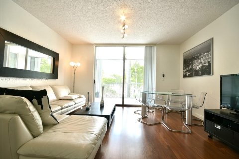 Condominio en alquiler en Doral, Florida, 3 dormitorios, 114.27 m2 № 1345239 - foto 2