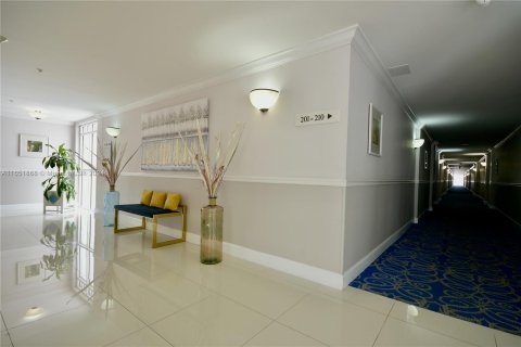 Condo in Doral, Florida, 3 bedrooms  № 1345239 - photo 26