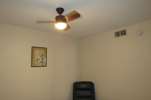 Condo in Stuart, Florida, 2 bedrooms  № 1009639 - photo 28