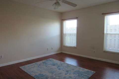 Condo in Stuart, Florida, 2 bedrooms  № 1009639 - photo 2